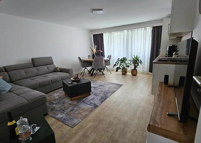 Stylish For Short & Long-term Apartment